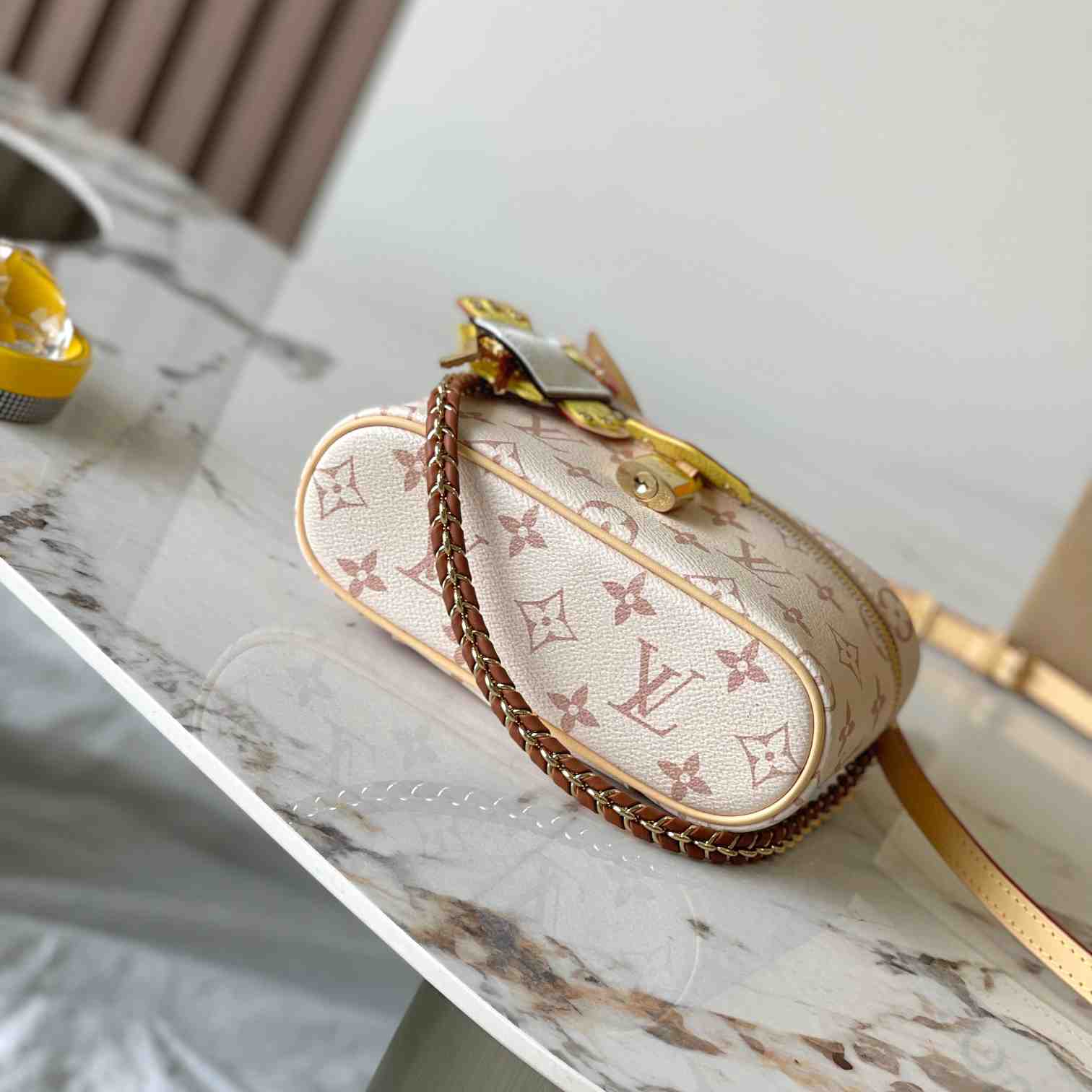 Louis Vuitton Vanity Chain Pouch M29782 - DesignerGu