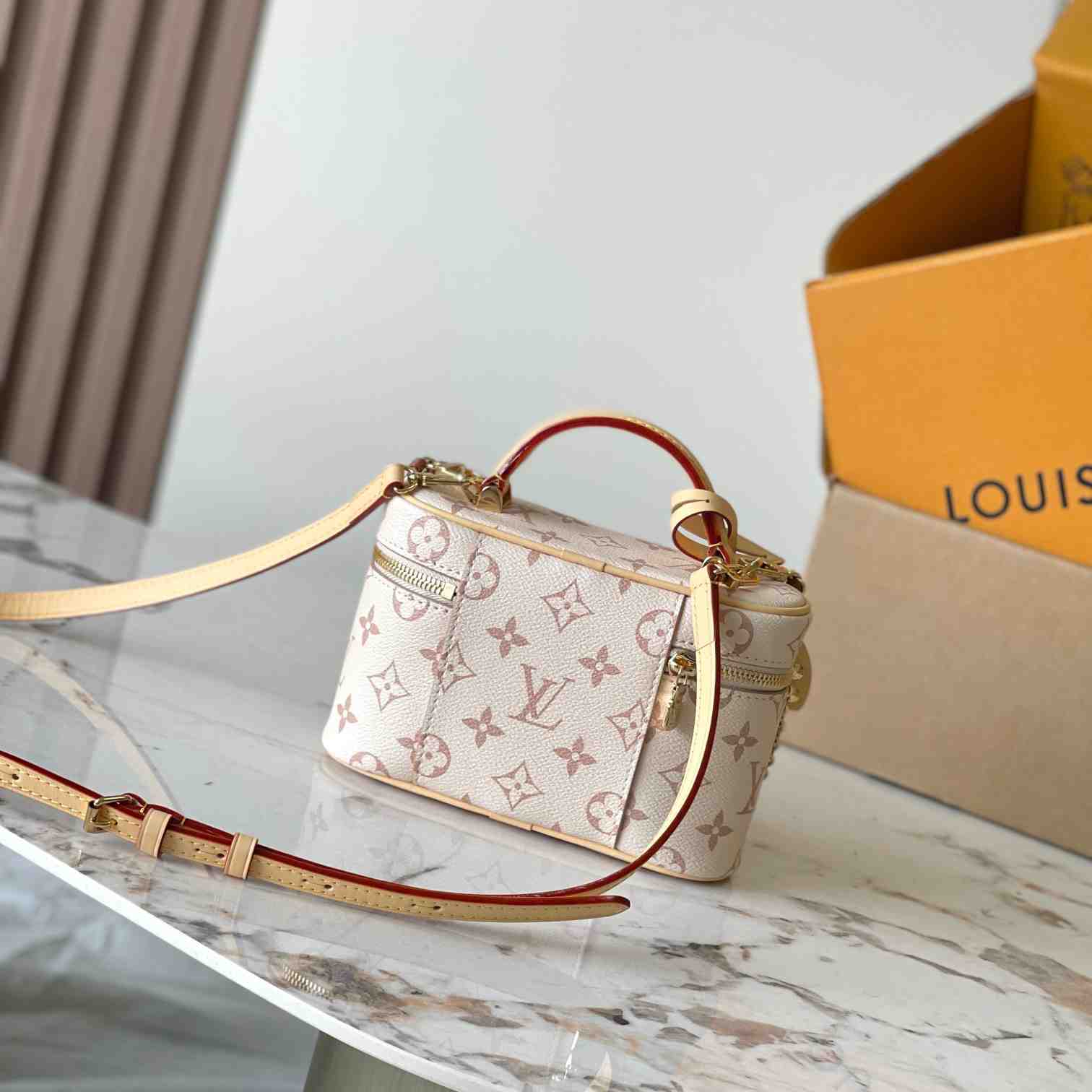 Louis Vuitton Vanity Chain Pouch M29782 - DesignerGu