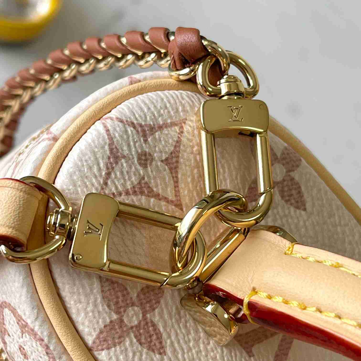 Louis Vuitton Vanity Chain Pouch M29782 - DesignerGu