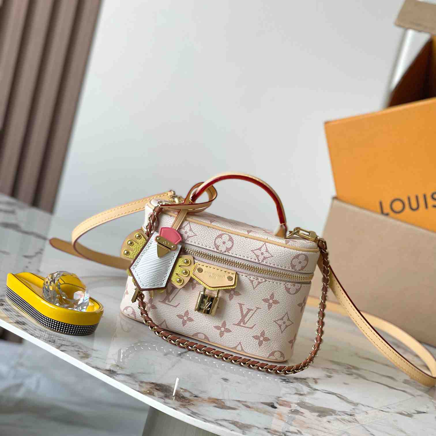 Louis Vuitton Vanity Chain Pouch M29782 - DesignerGu