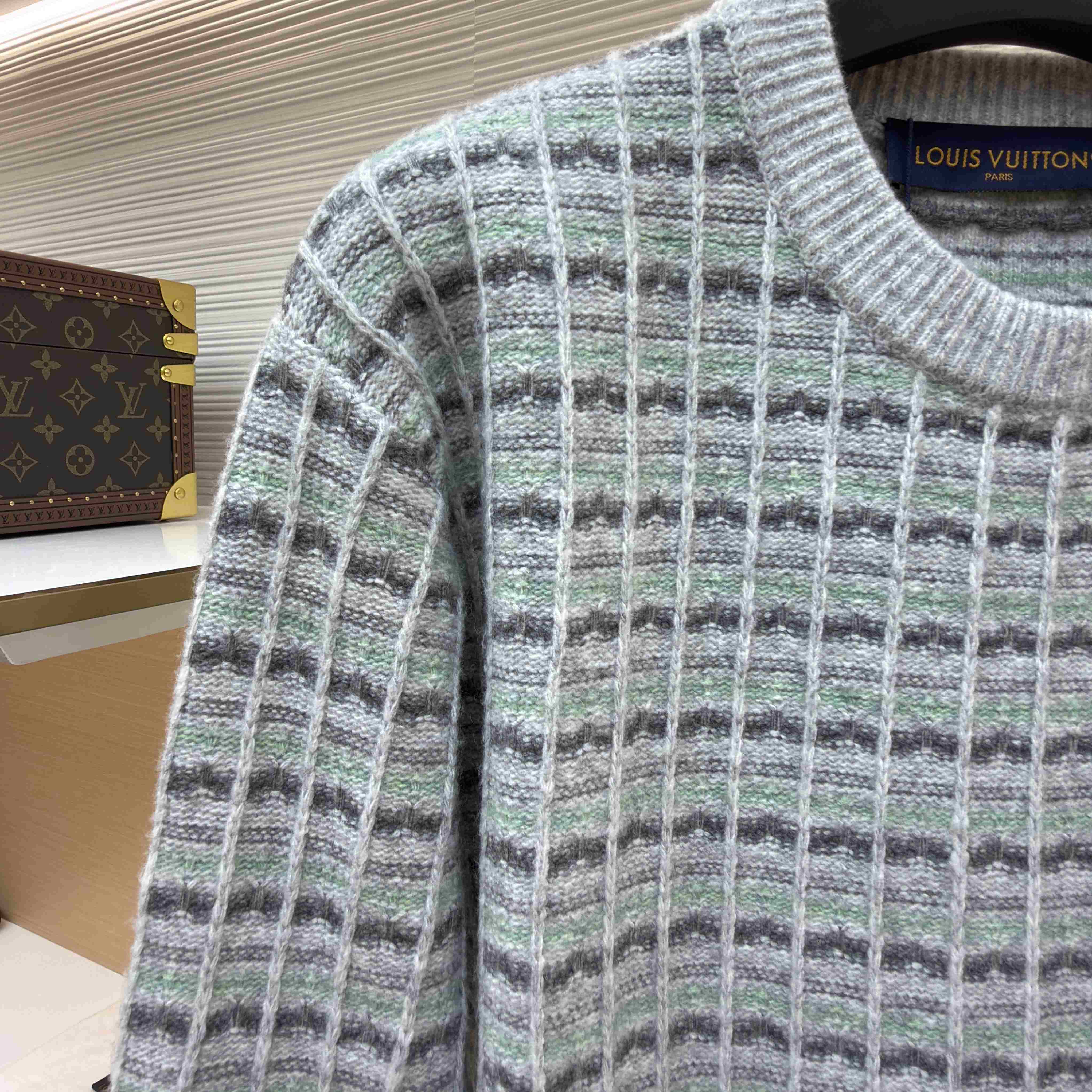 Louis Vuitton Signature Pullover 1AKLUD - DesignerGu
