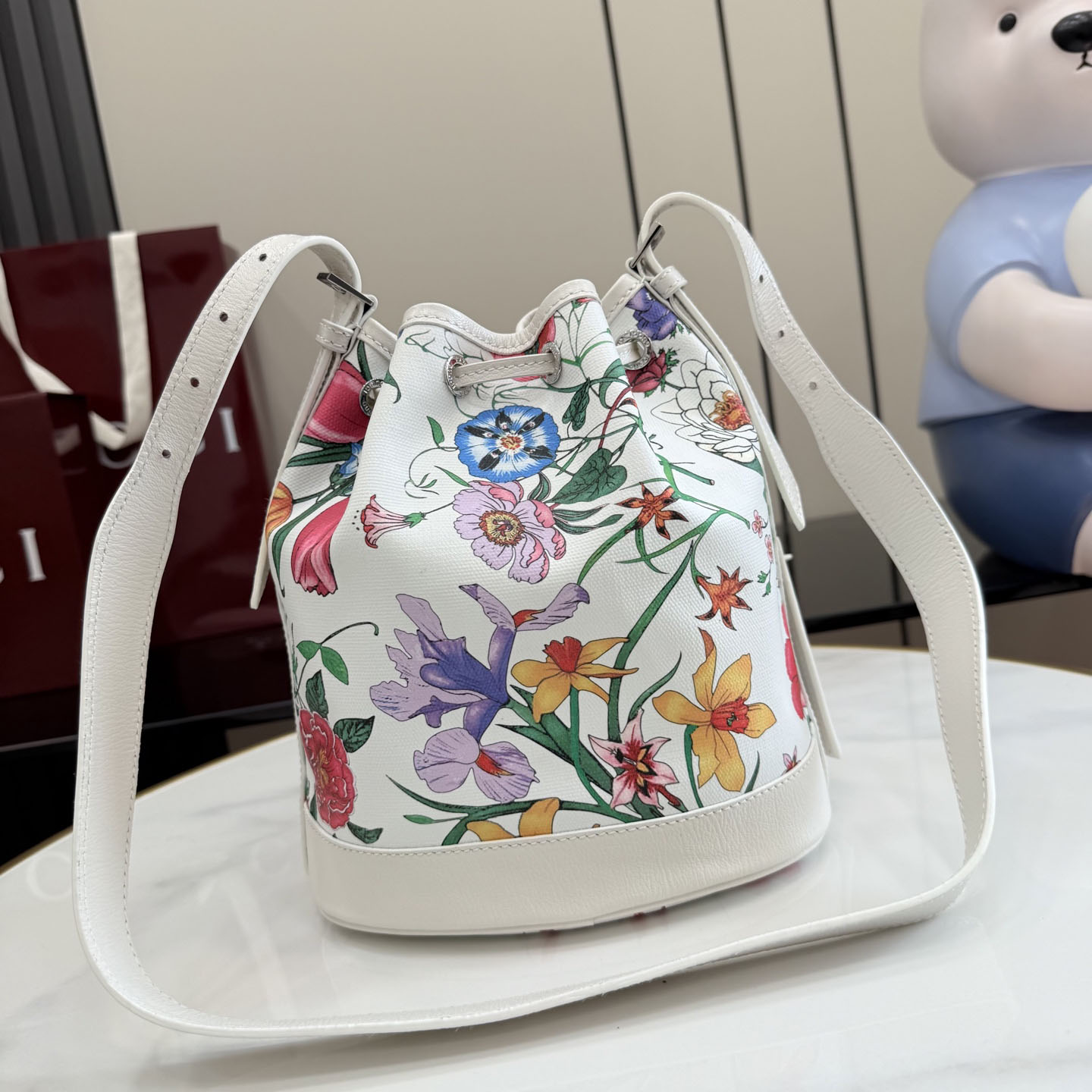Gucci Venice Small Bucket Bag A002GW - DesignerGu