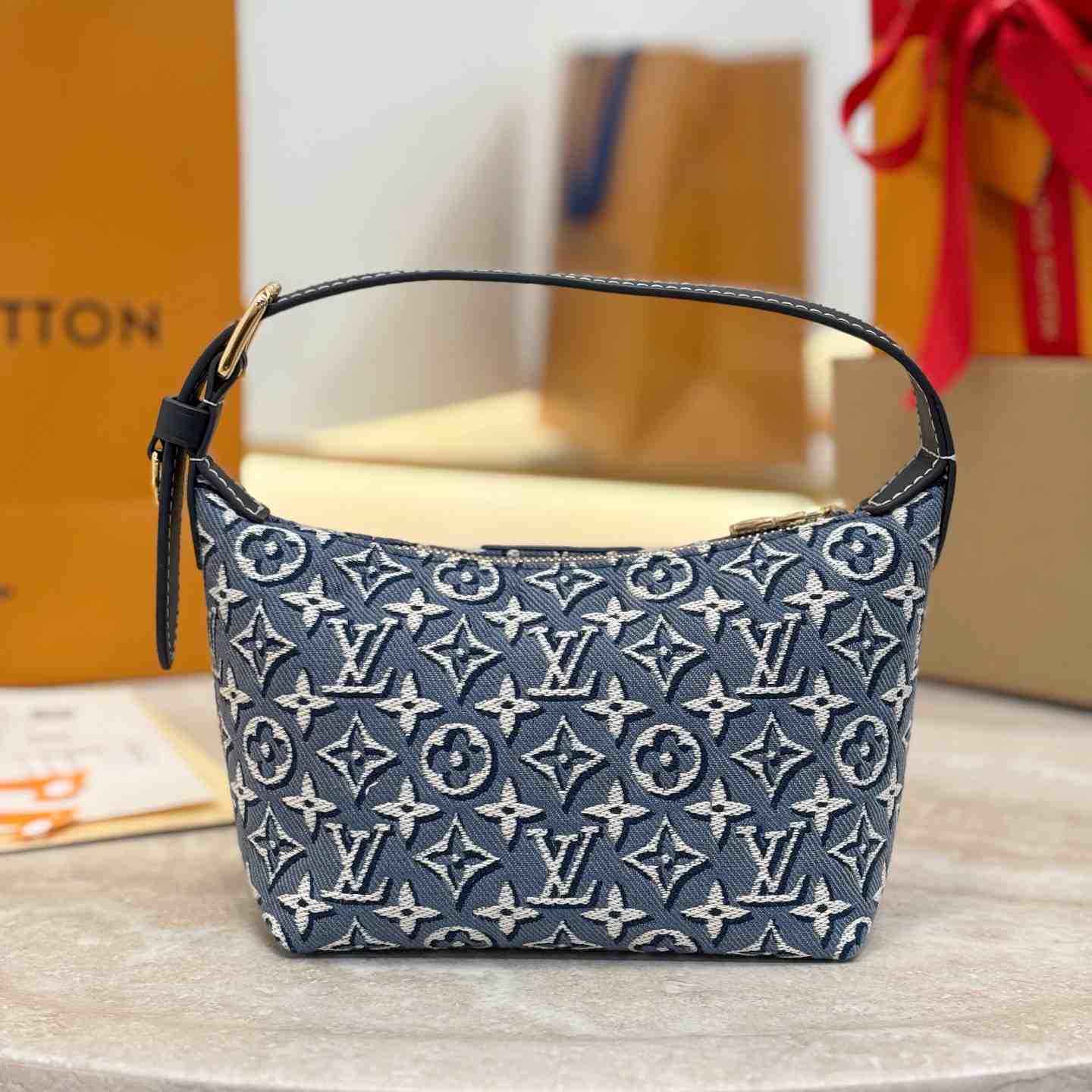 Louis Vuitton Pochette Hills M2A155 - DesignerGu