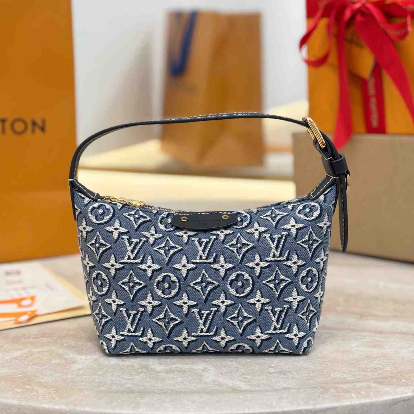 Louis Vuitton Pochette Hills M2A155 - DesignerGu