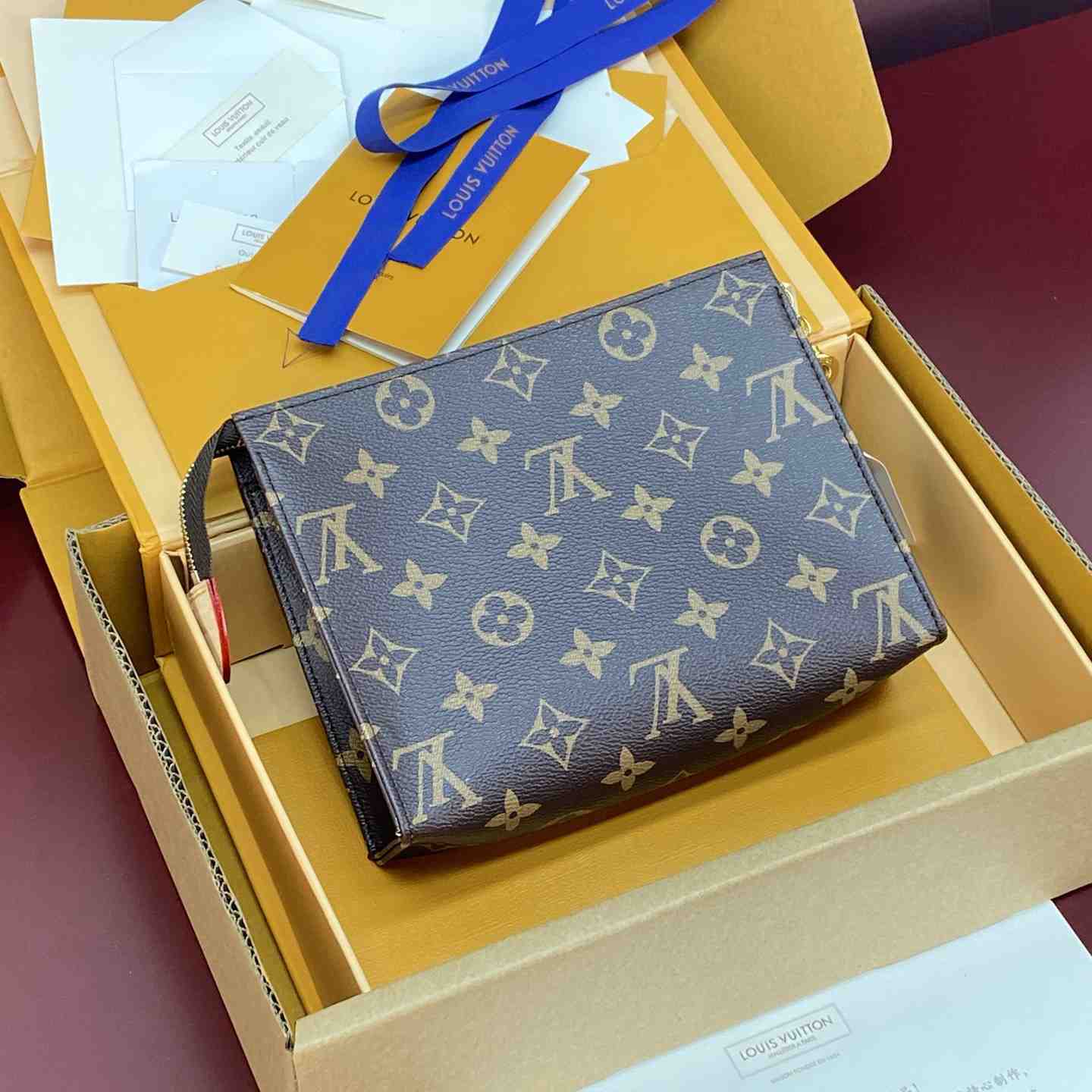Louis Vuitton Poche Toilette M29987 - DesignerGu