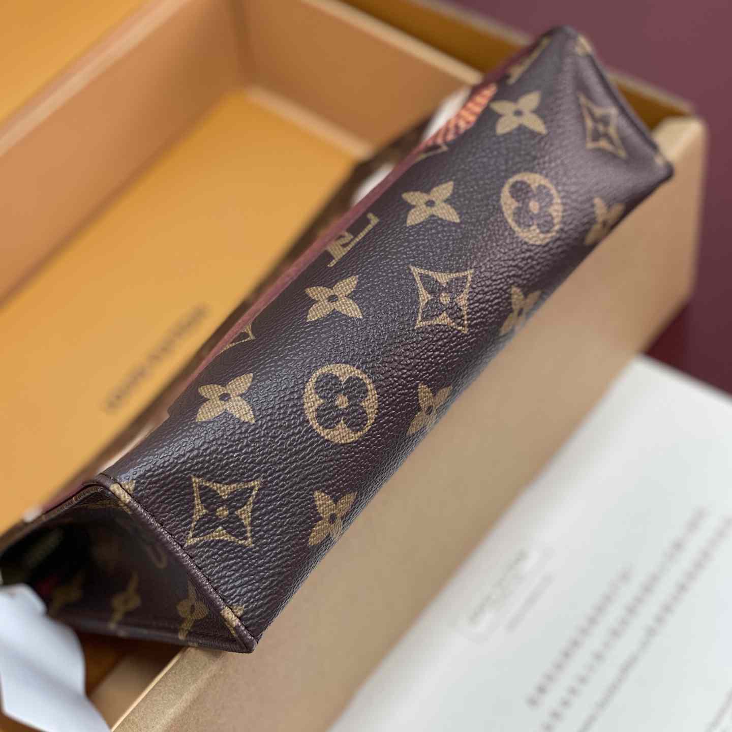 Louis Vuitton Poche Toilette M29987 - DesignerGu