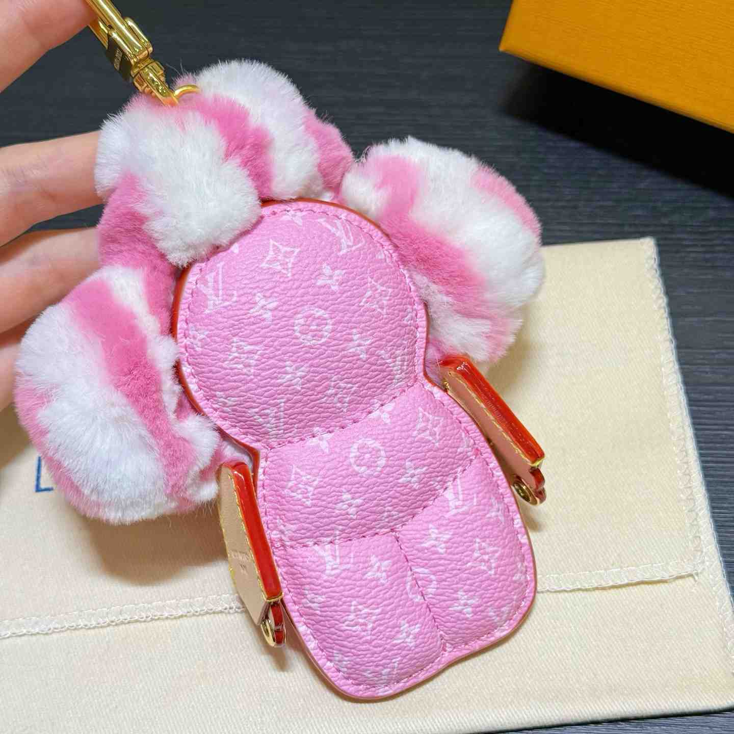 Louis Vuitton Vivienne Fashionista Bag Charm M02991 - DesignerGu