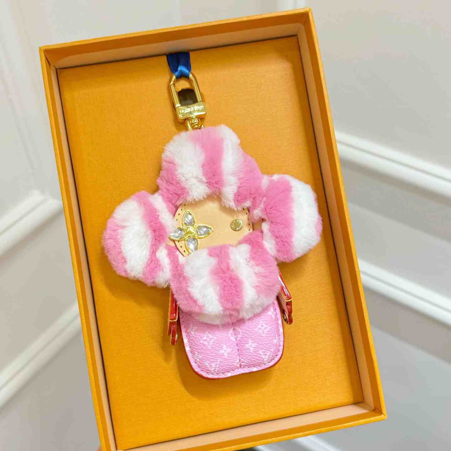Louis Vuitton Vivienne Fashionista Bag Charm M02991 - DesignerGu