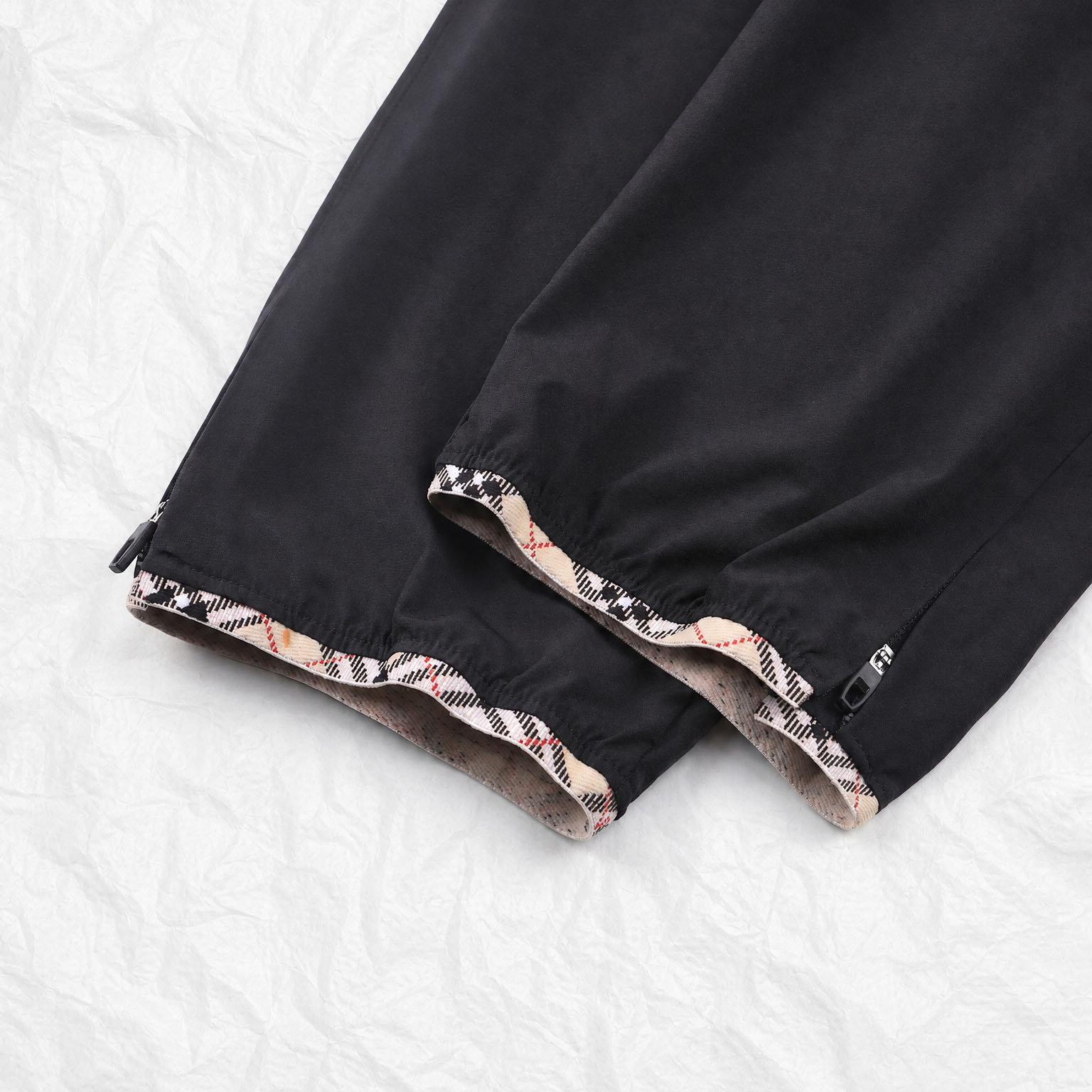 Burberry Stretch Nylon Jogging Pants - DesignerGu
