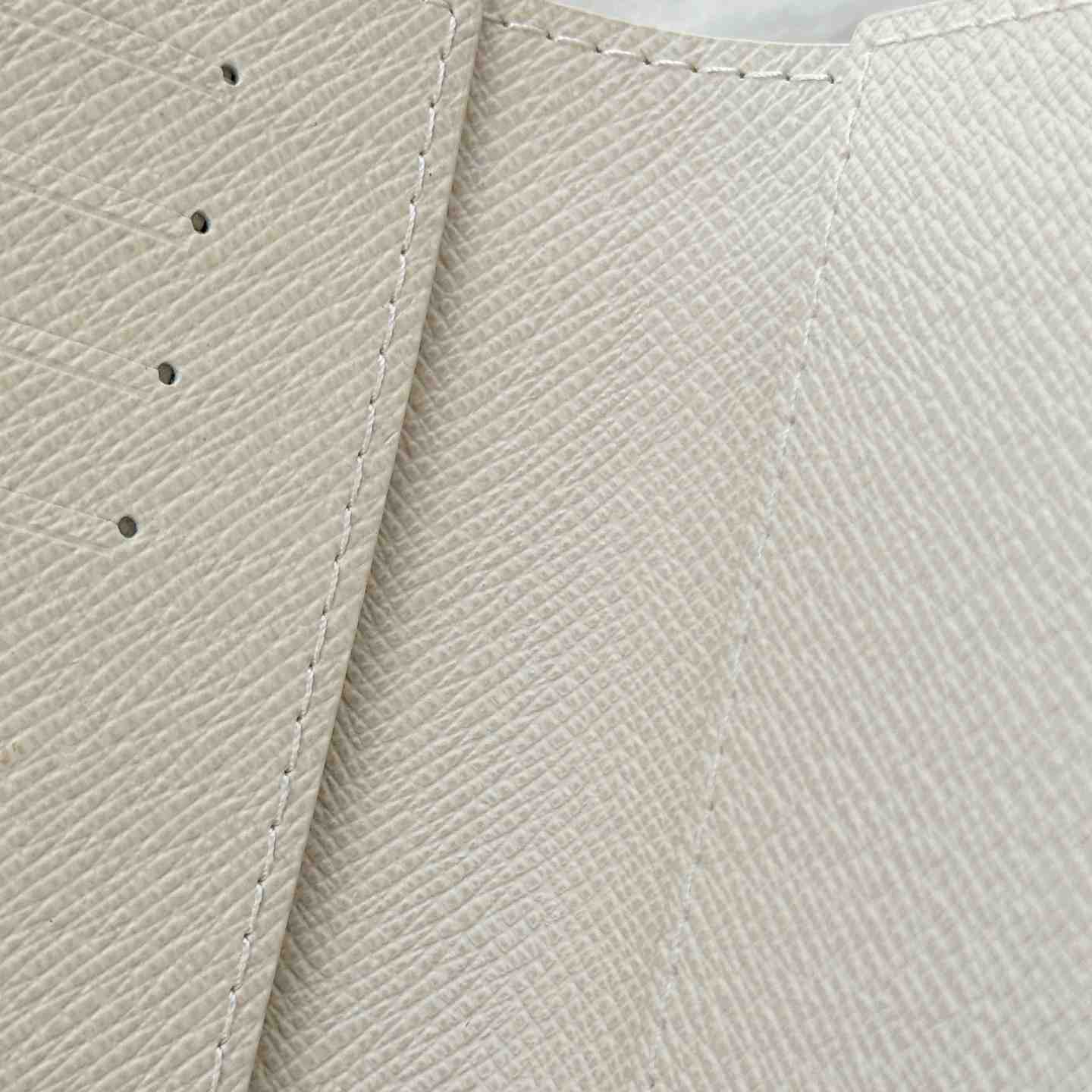 Louis Vuitton Passport Cover M3A532 - DesignerGu