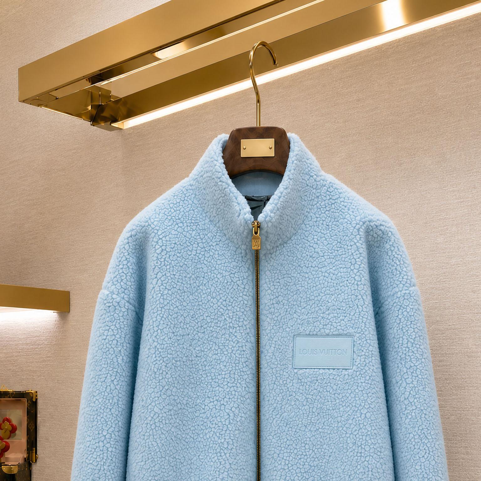 Louis Vuitton Signature Patch Fleece Blouson 1AKLL3 - DesignerGu