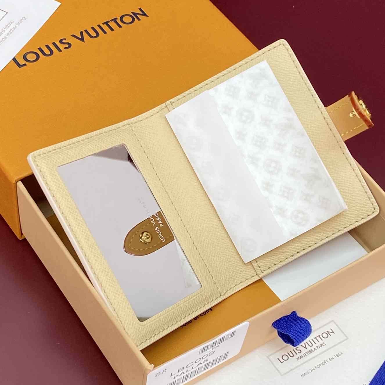 Louis Vuitton Mattifying Paper Case Dune LBC009 - DesignerGu