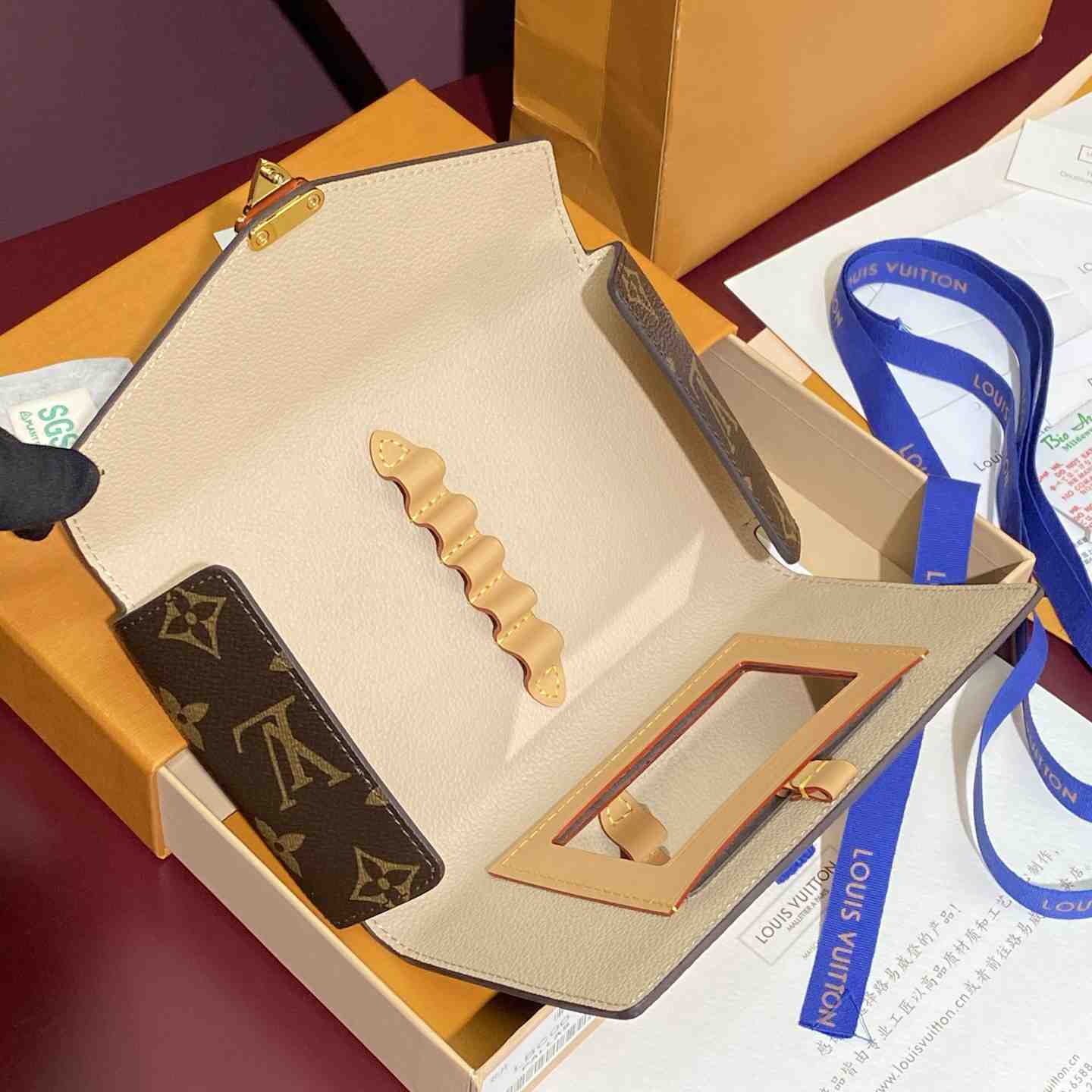 Louis Vuitton Lip And Eye Brush Set LBC001 - DesignerGu
