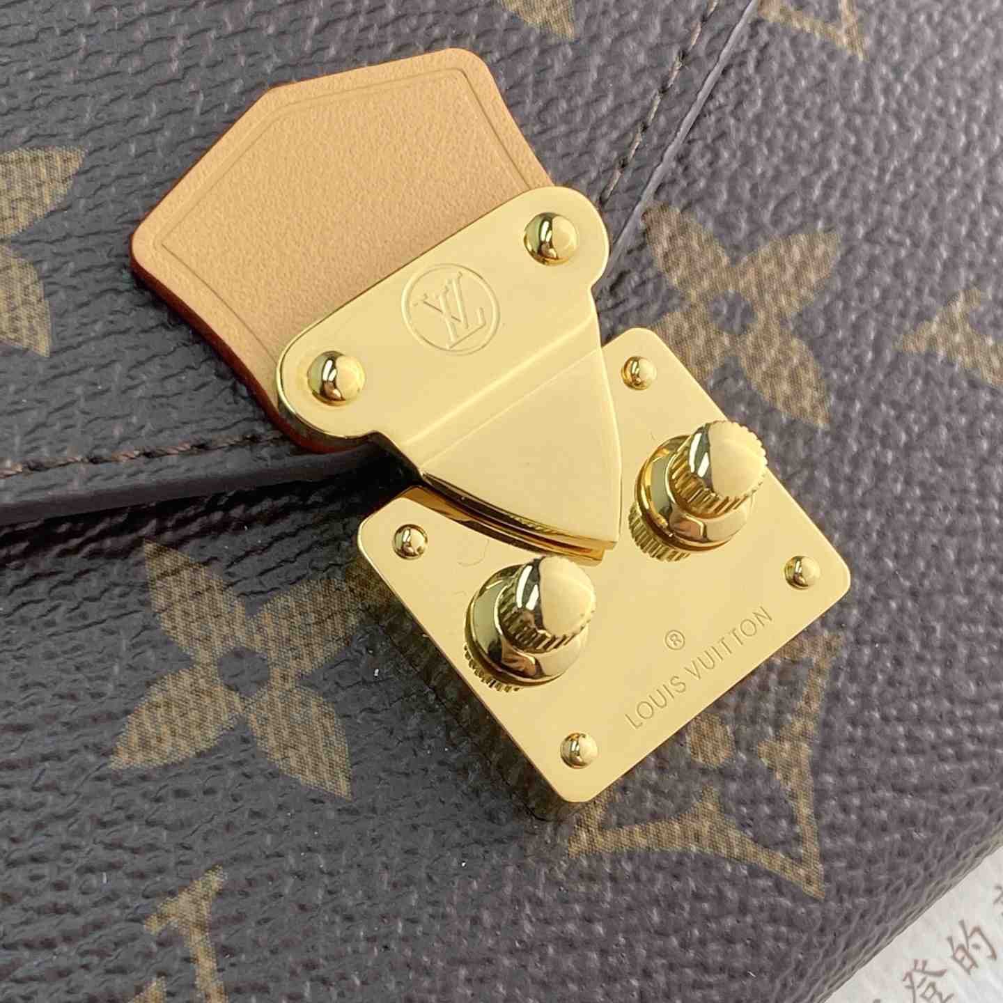 Louis Vuitton Lip And Eye Brush Set LBC001 - DesignerGu