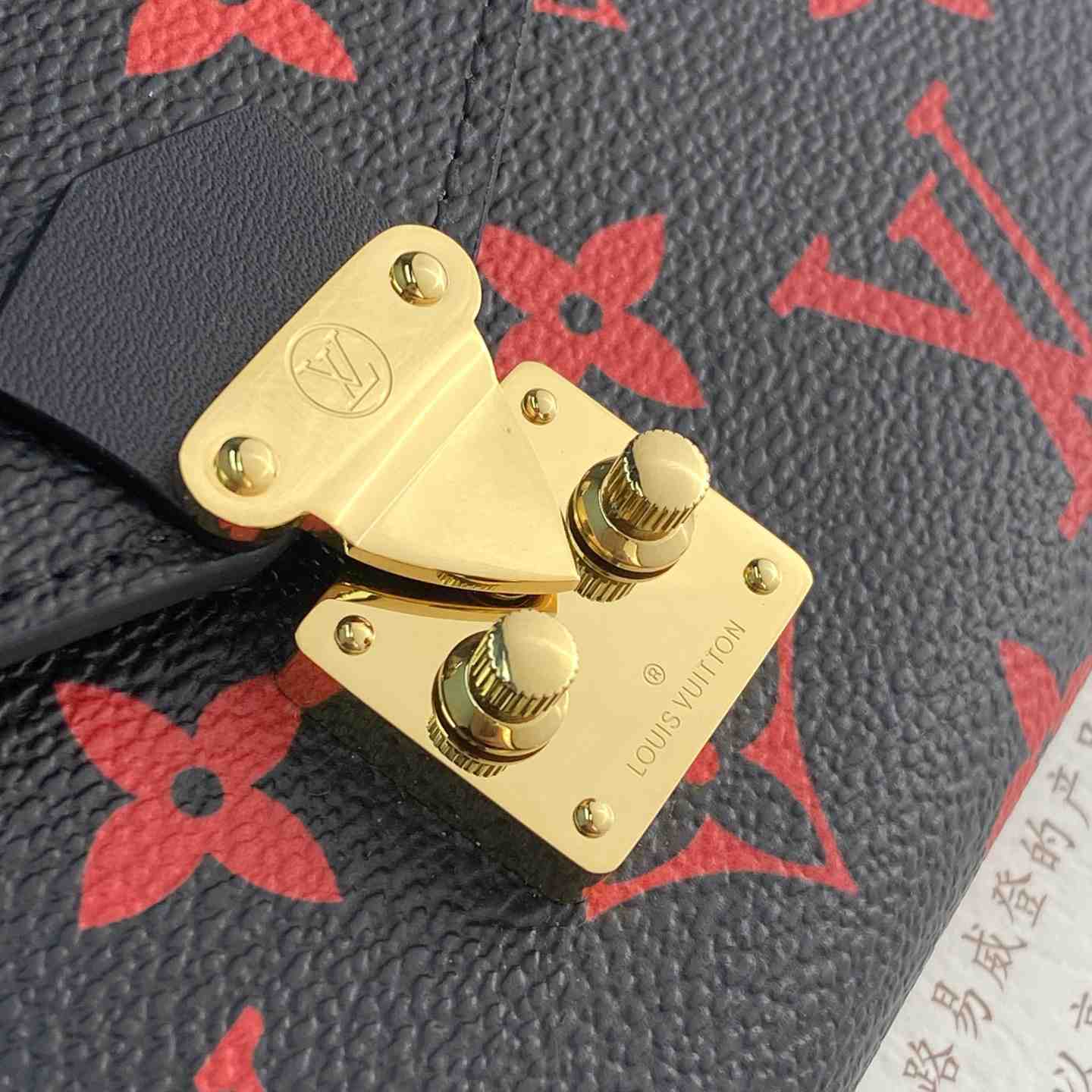 Louis Vuitton Lip & Eye Brush Set Infrarouge LBC011 - DesignerGu