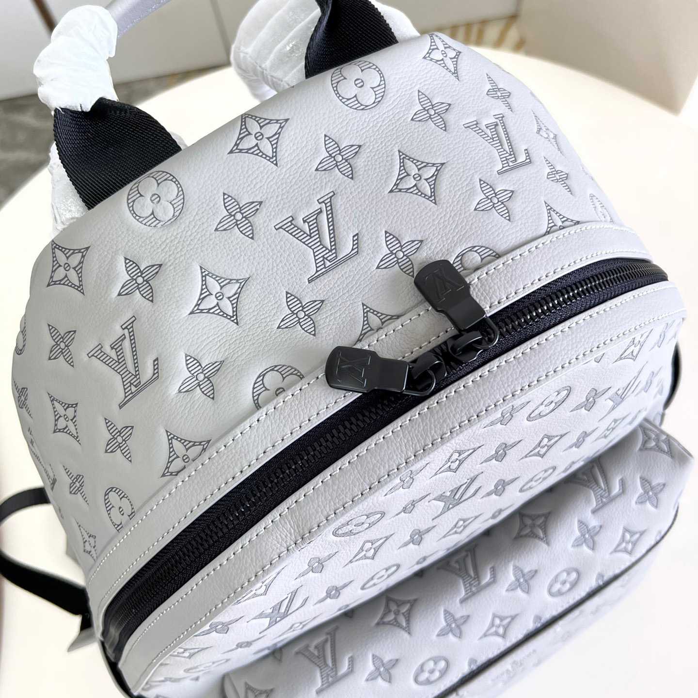 Louis Vuitton Gray Monogram Canvas Discovery Backpack - DesignerGu