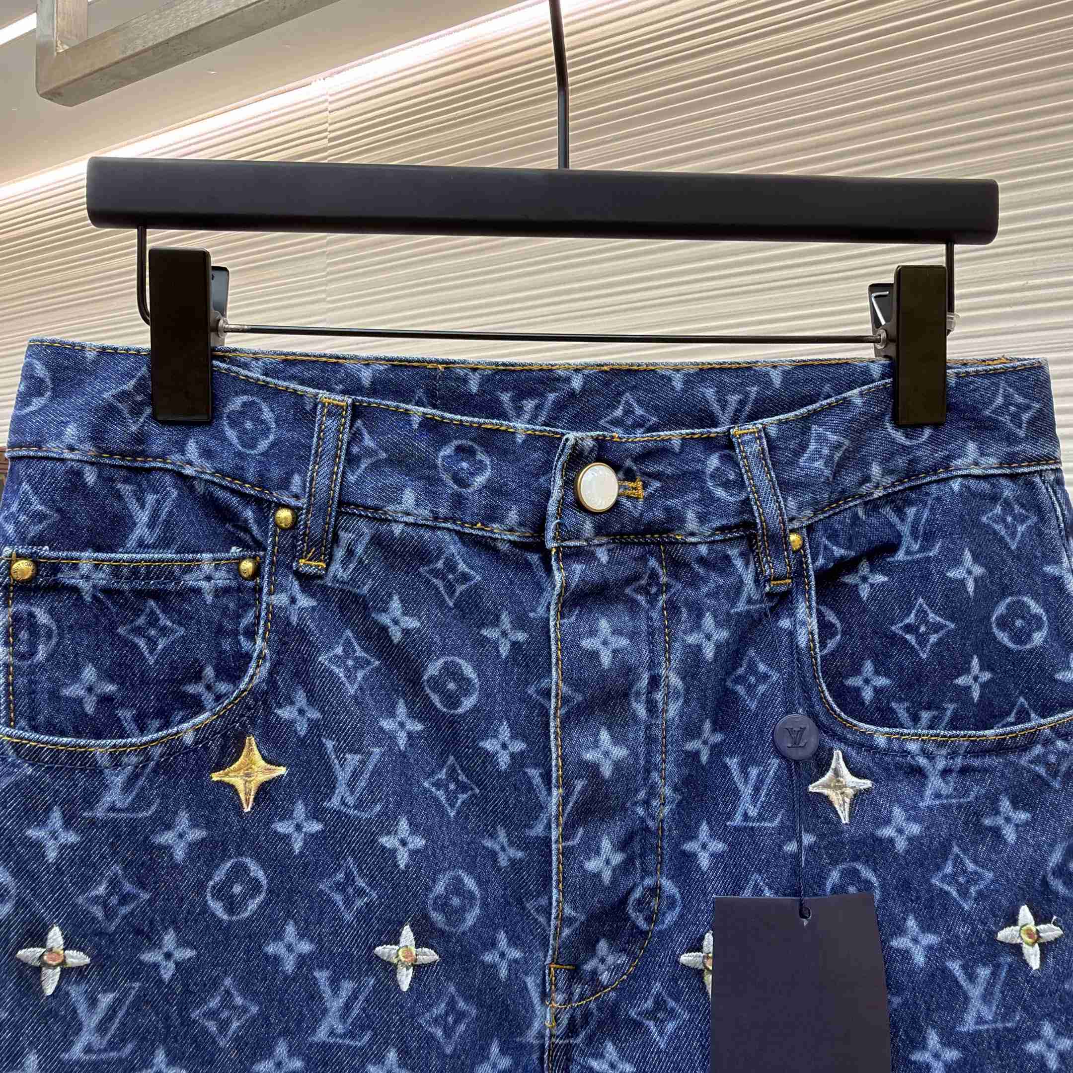 Louis Vuitton Monogram Embroidered Denim Skate Pants 1AJRNB - DesignerGu