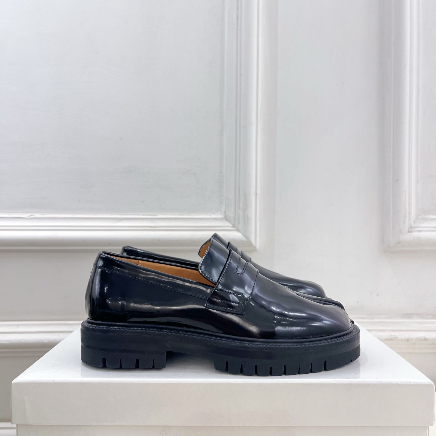 Maison Margiela Tabi Patent Leather Loafers - DesignerGu