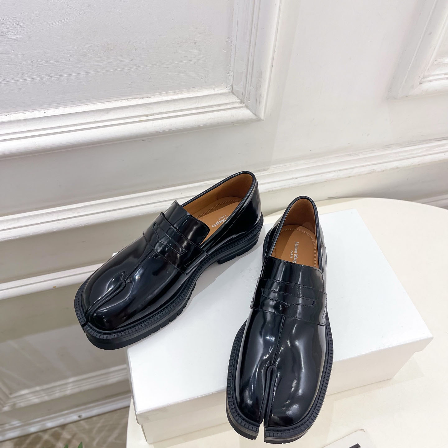 Maison Margiela Tabi Patent Leather Loafers - DesignerGu