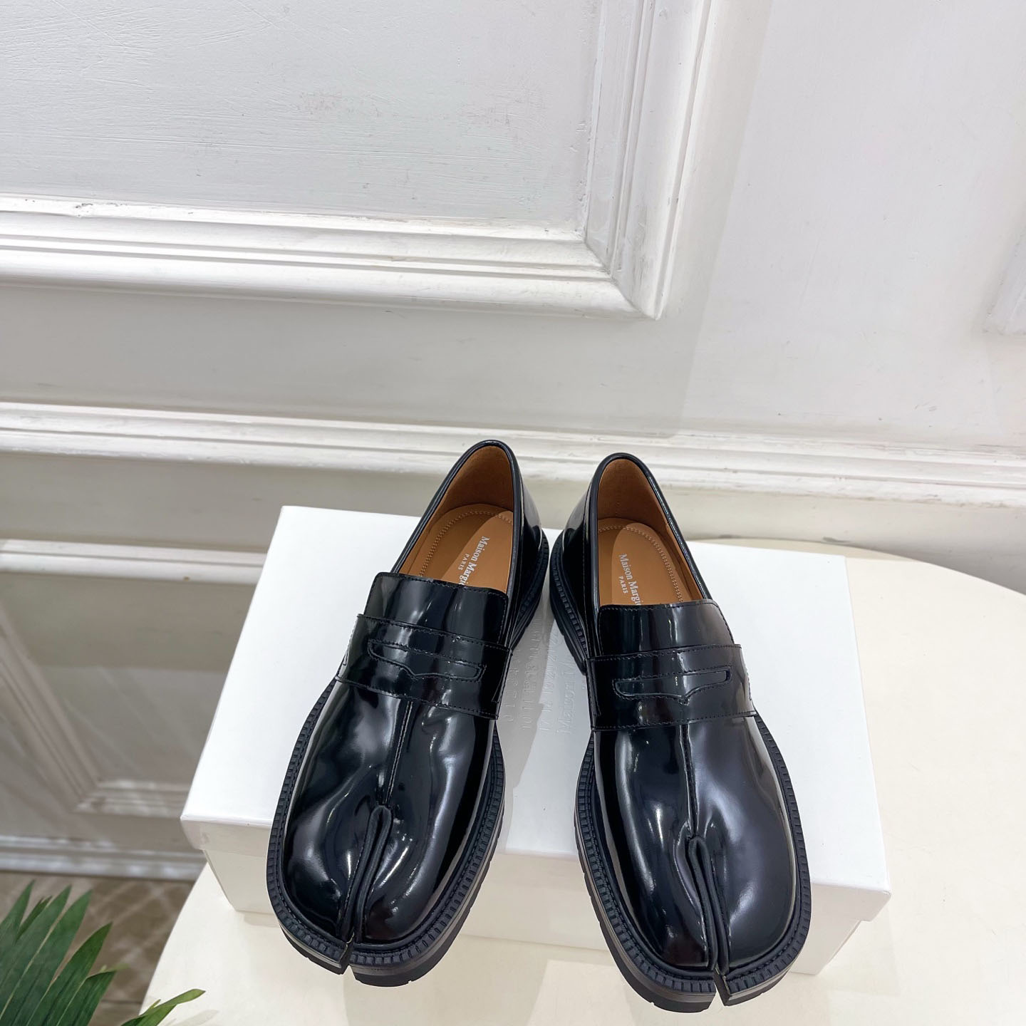 Maison Margiela Tabi Patent Leather Loafers - DesignerGu