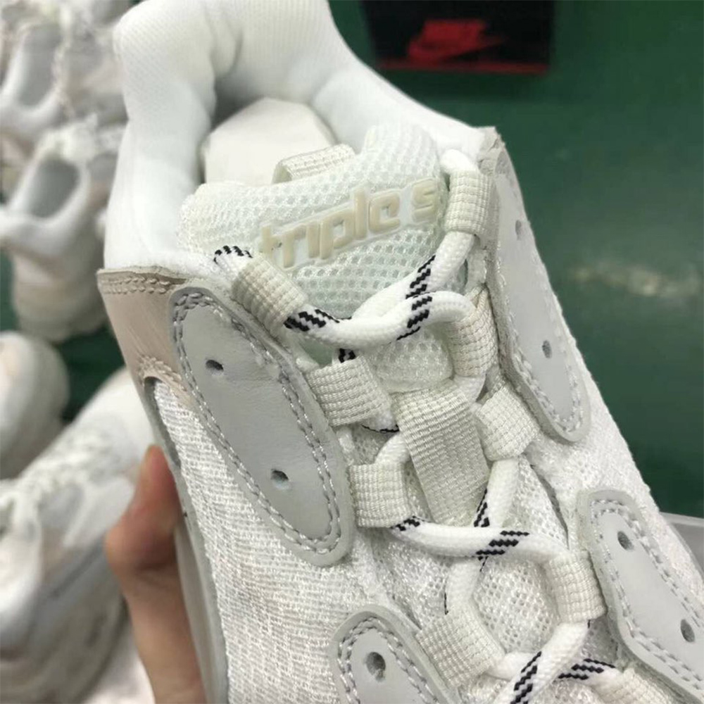 Balenciaga Clear Sole Triple S Low-Top Trainers White - 