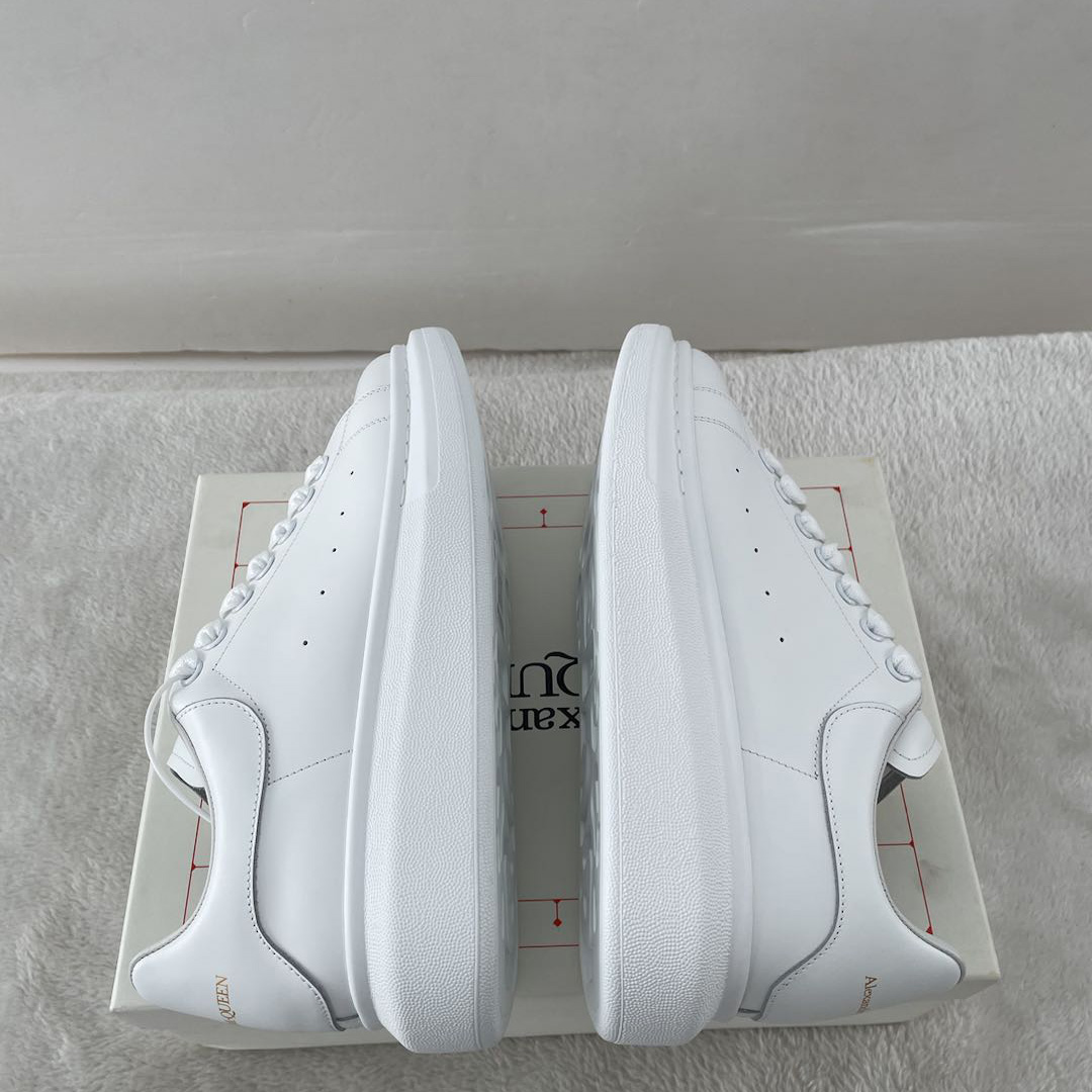 Alexander Mqueen Sneakers In White - 