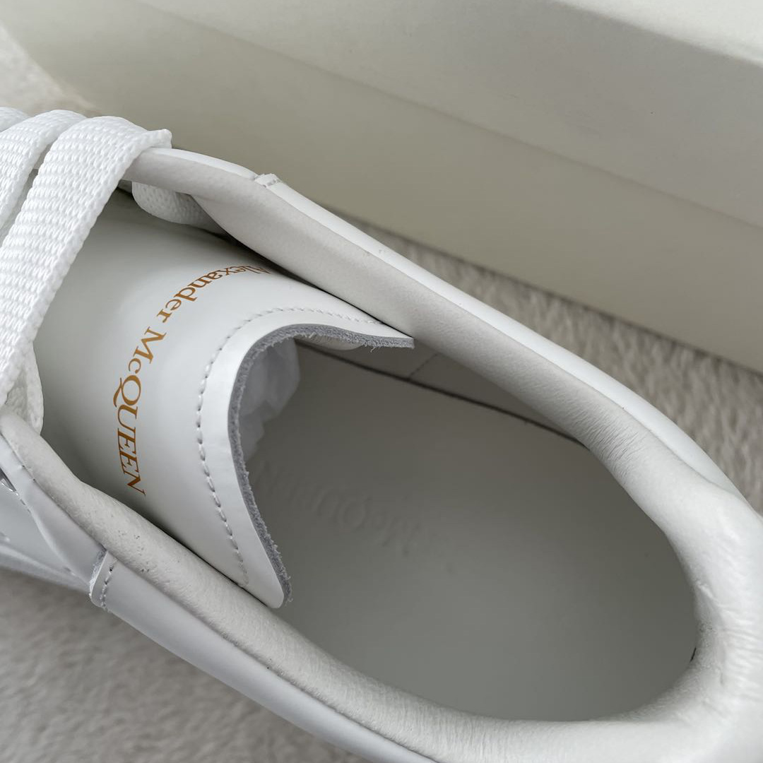 Alexander Mqueen Sneakers In White - 