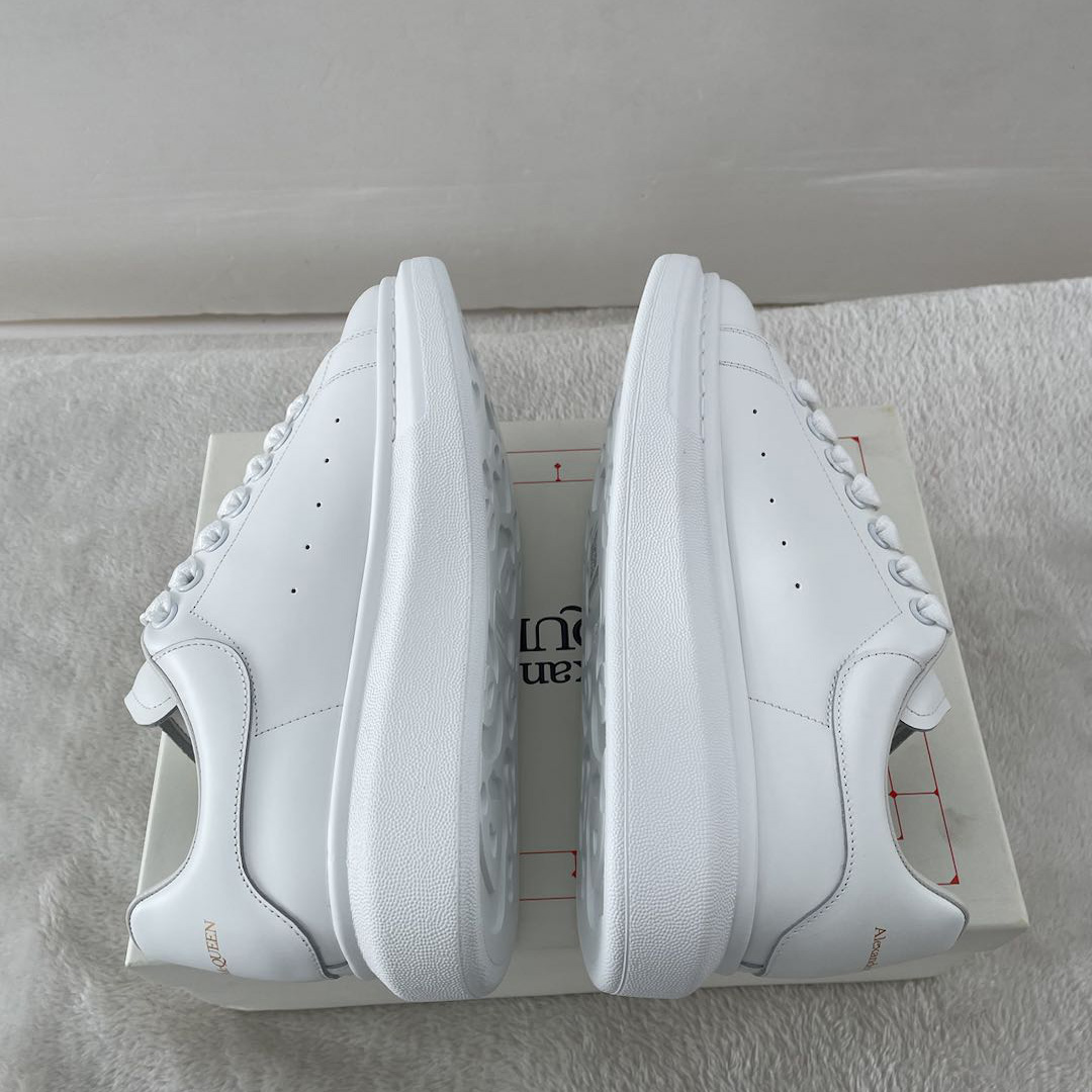 Alexander Mqueen Sneakers In White - 