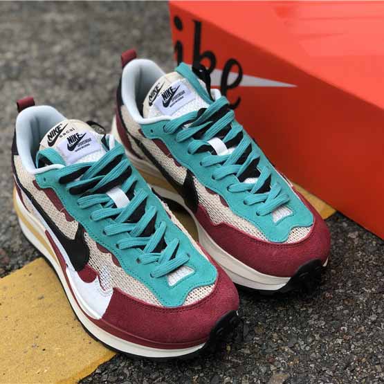 Nike x Sacai Ldv Waffle Sneakers - 