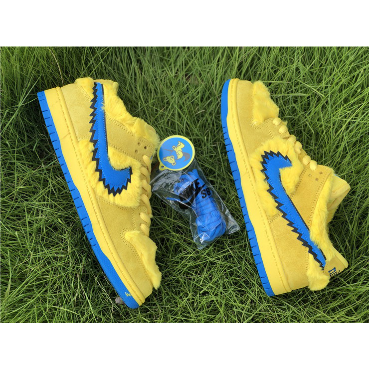 Grateful Dead X Nike SB Dunk Low "Yellow Bear" - 