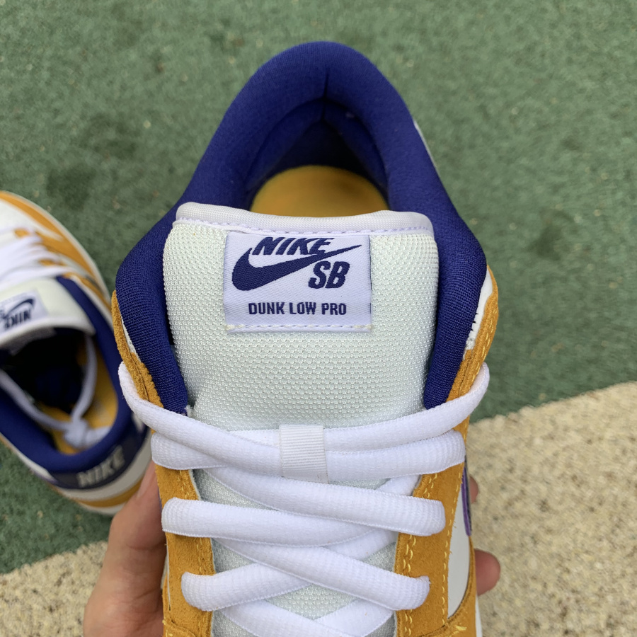 Nike SB Dunk Low Pro "Laser Orange" - 