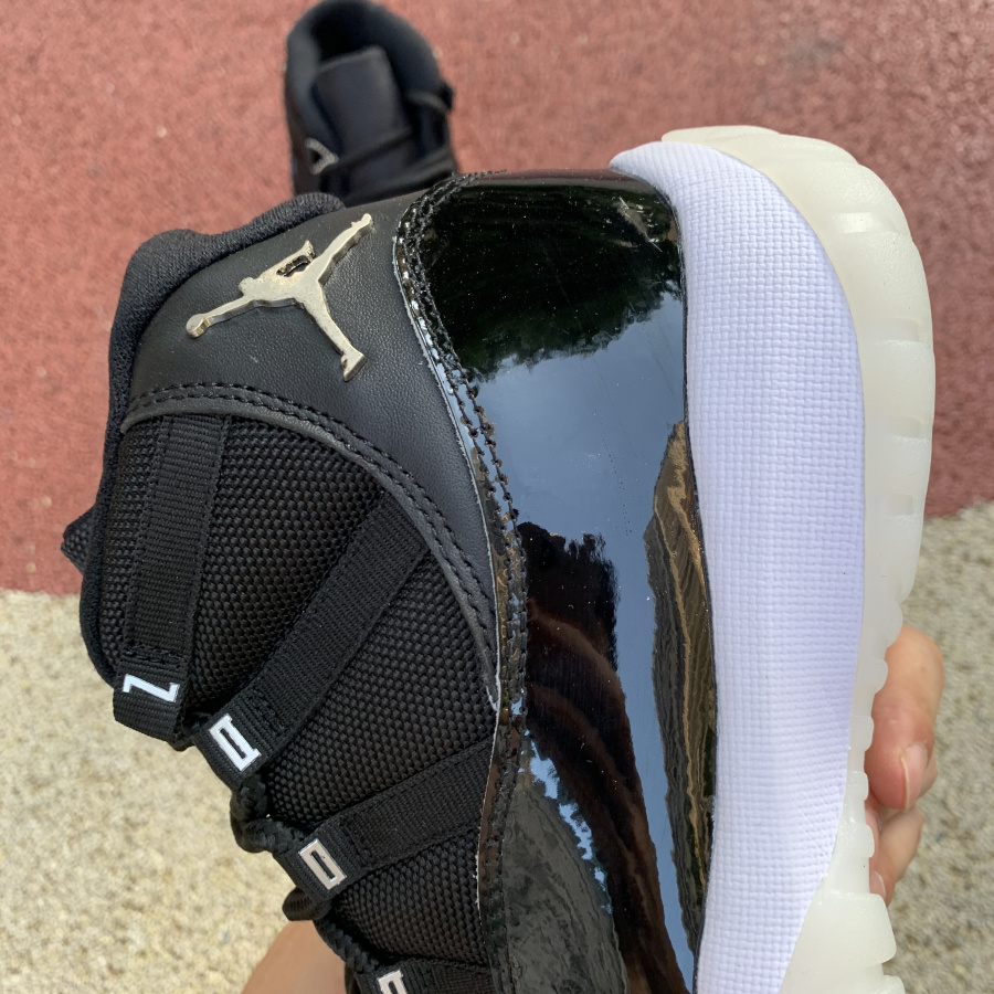 Jordan AJ 11 "25th Anniversary" 2.0 - 