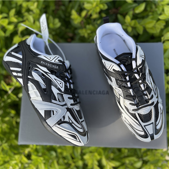 Balenciaga Drive Panelled Sneakers - 