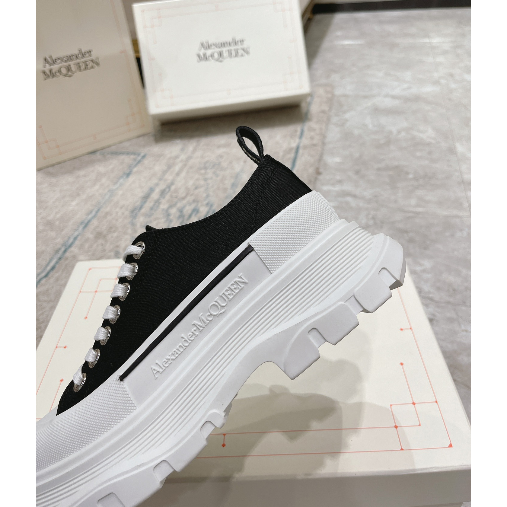 Alexander Mqueen Tread Slick Platform Low Sneakers - DesignerGu