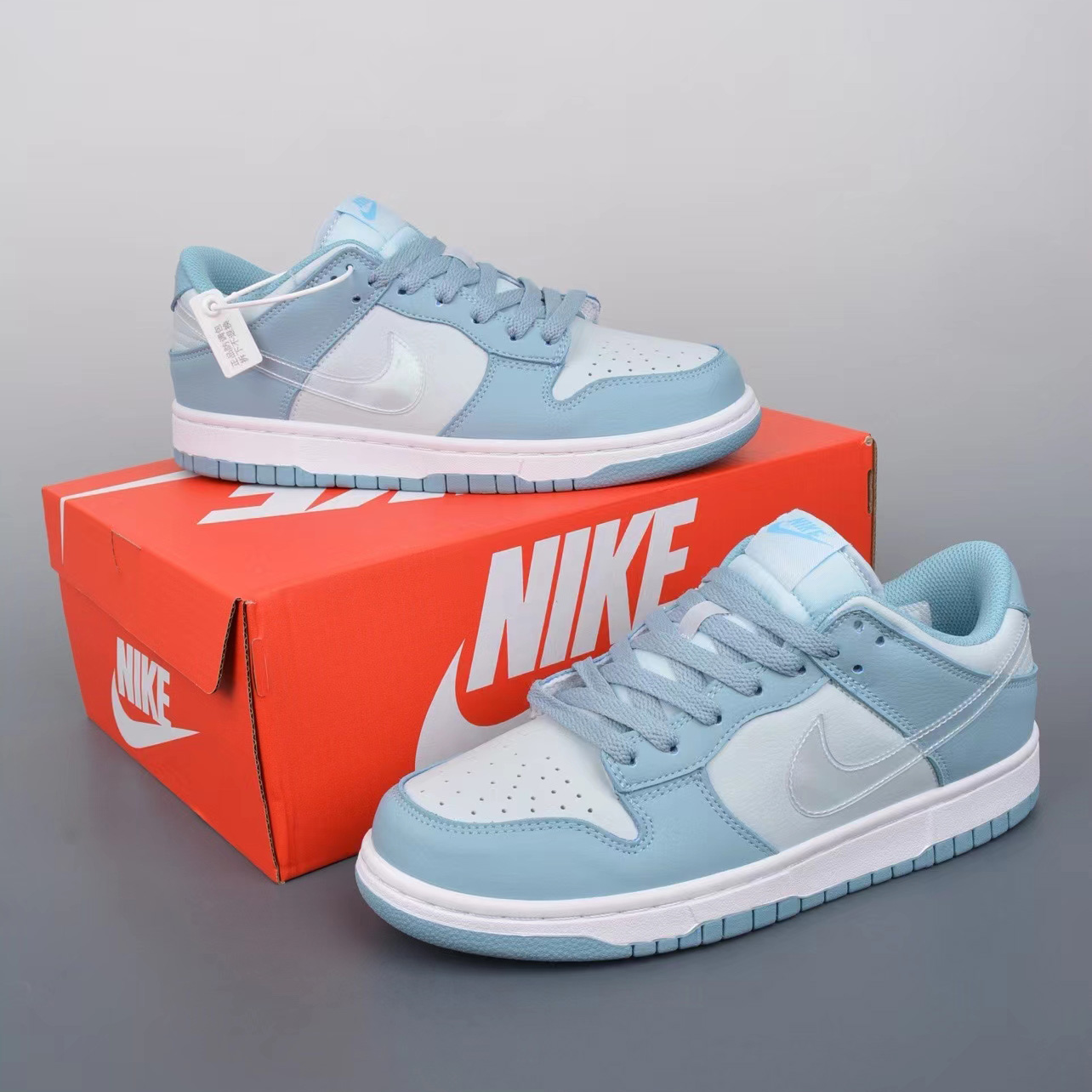 Nike SB Dunk Low  Sneaker    - 