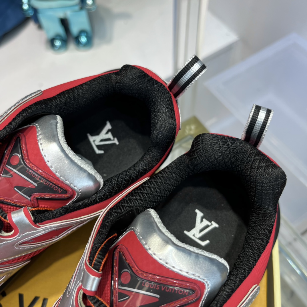Louis Vuitton  LV Runner Tatic Sneaker     1AA39A - 