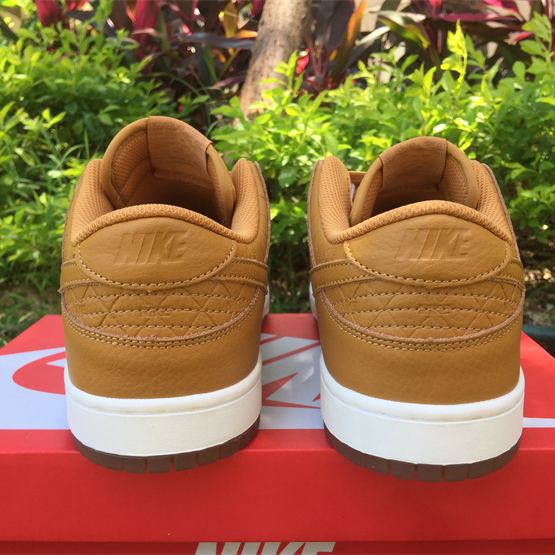 Nike SB Zoom Dunk Low Sneaker  DX3374-700 - 