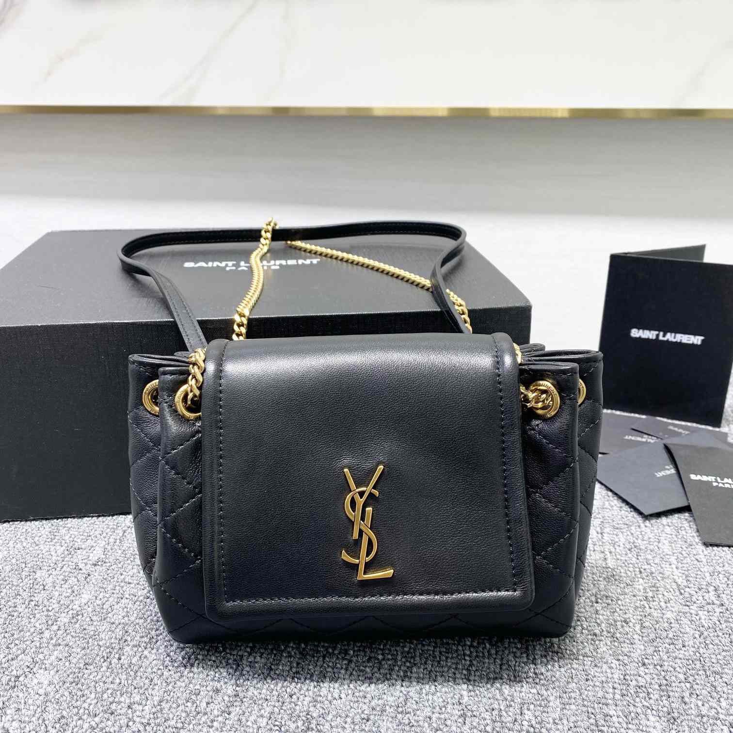 Saint Laurent Mini Nolita In Lambskin(18-13-6cm) - DesignerGu