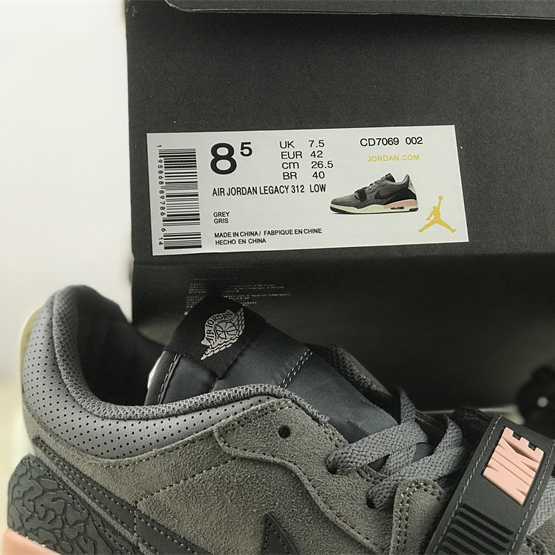 Air Jordan AJ312 Low Sneaker      CD7069-002 - 