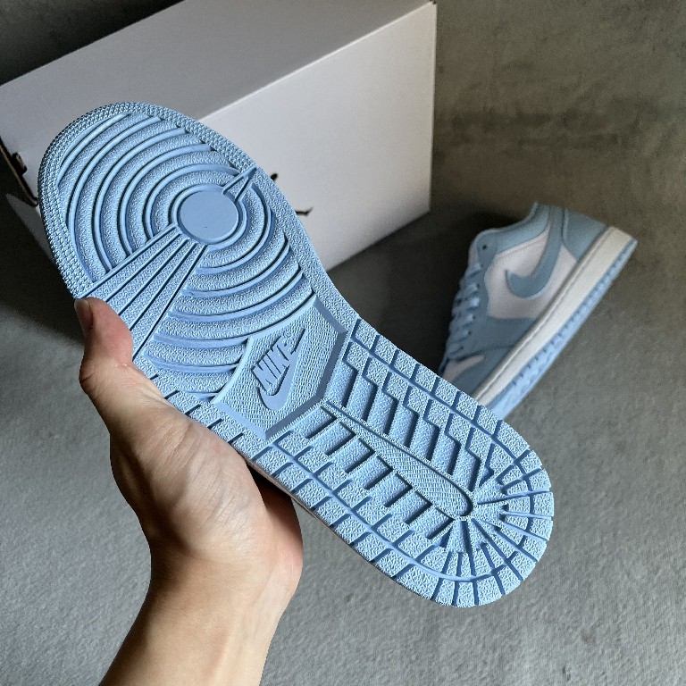 Air Jordan 1 Low Sneaker    DC0774-141 - 