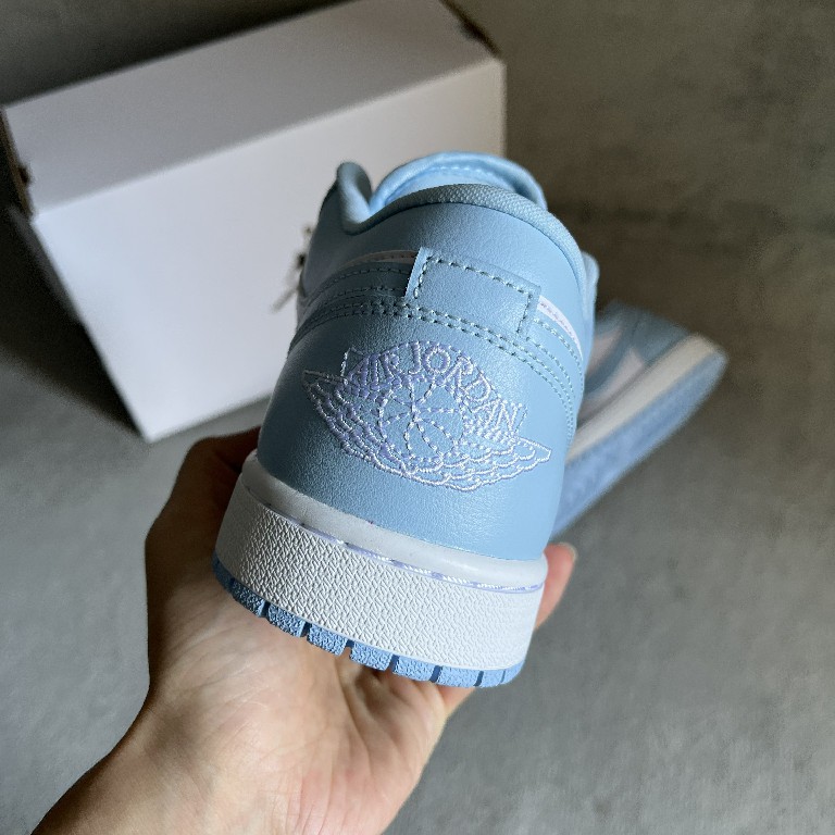 Air Jordan 1 Low Sneaker    DC0774-141 - 