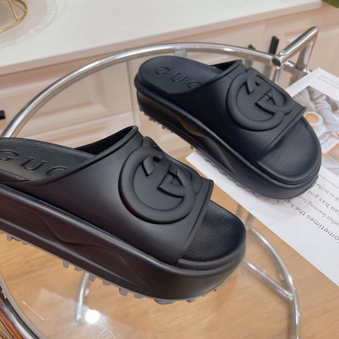 Gucci Women's Slide With Interlocking G - DesignerGu