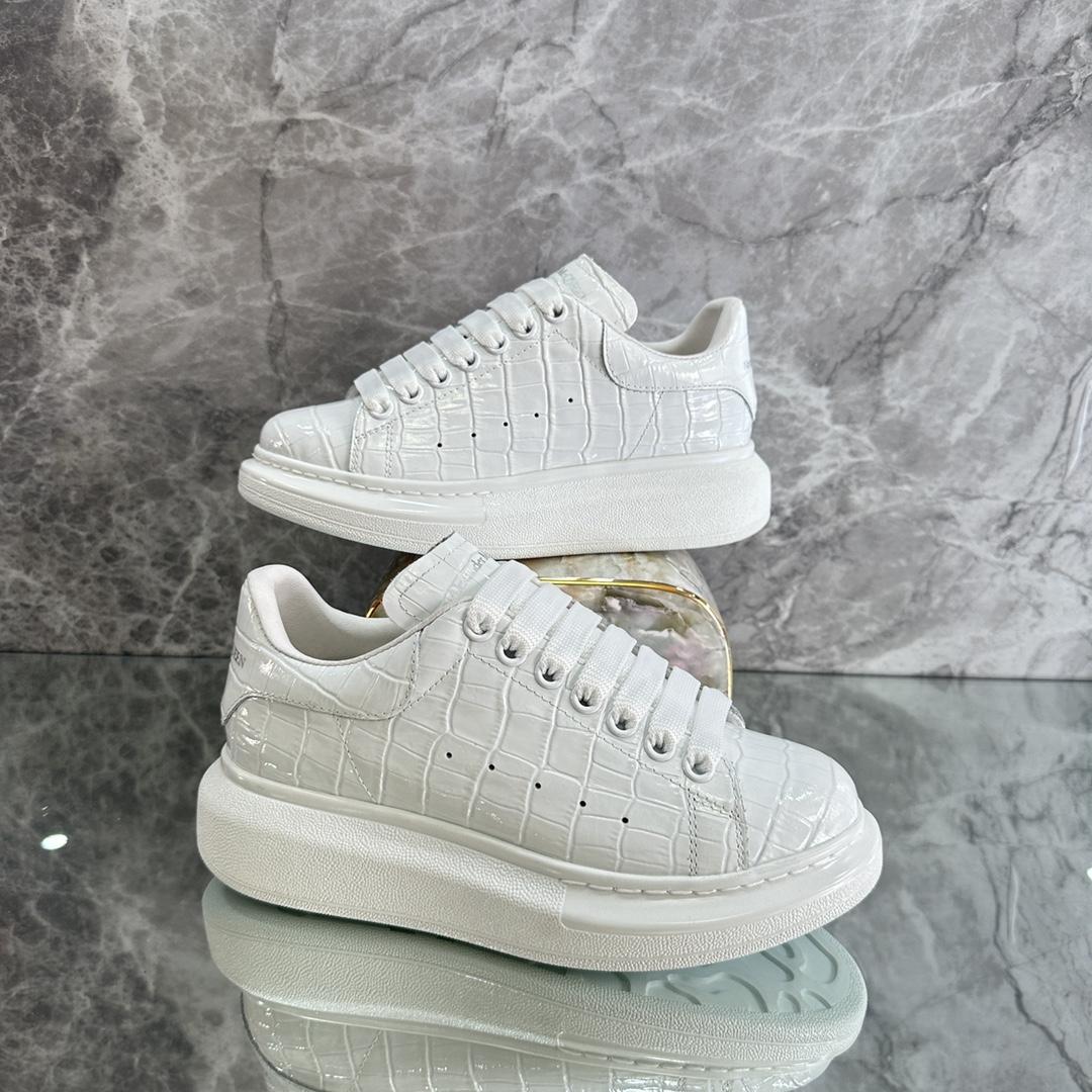 Alexander Mqueen Oversized Low-Top Sneakers - 