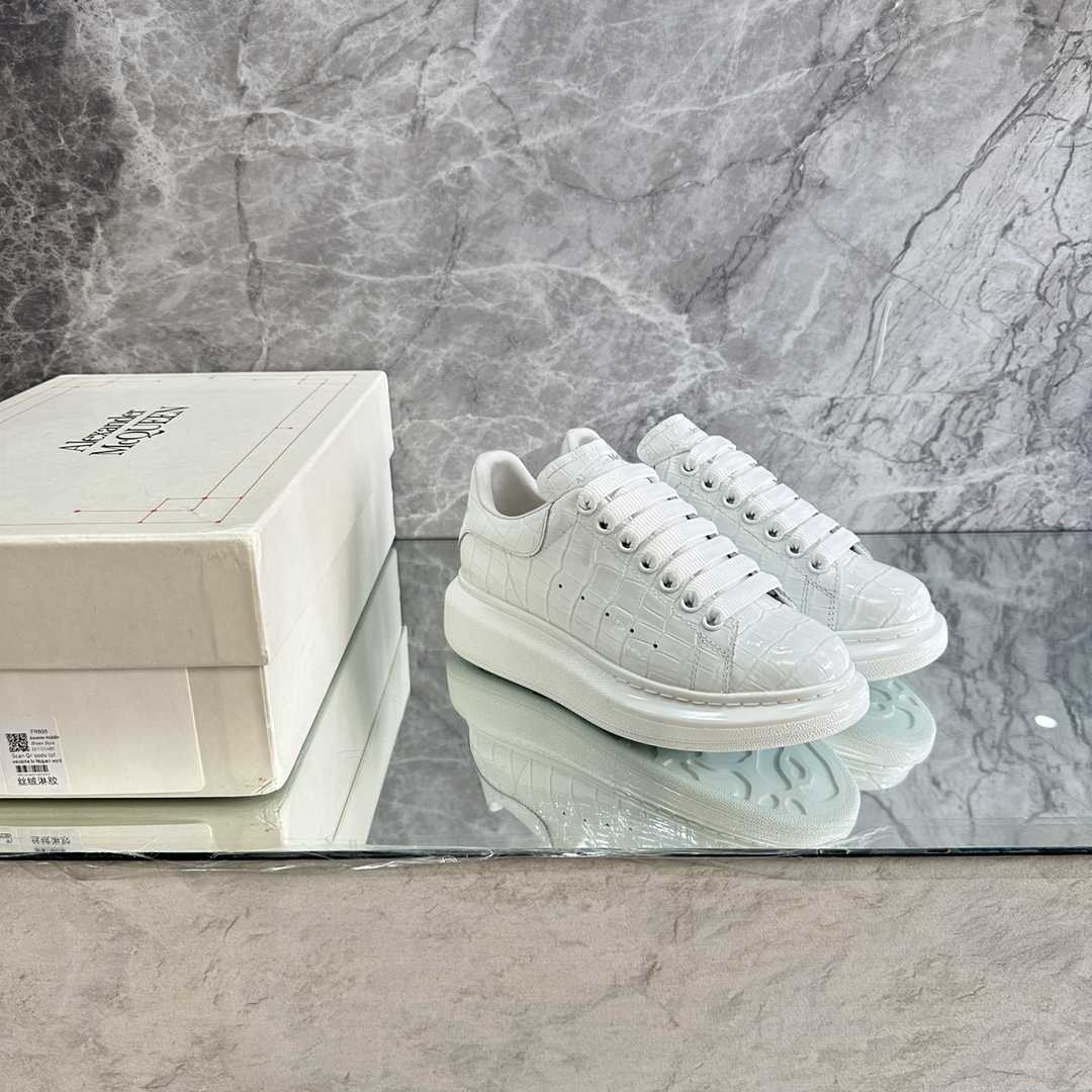Alexander Mqueen Oversized Low-Top Sneakers - 