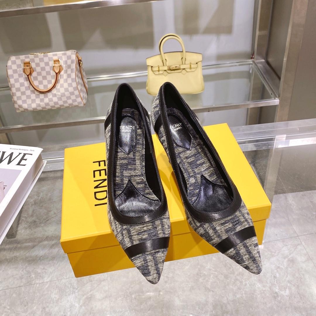 Fendi Baguette Pump - 