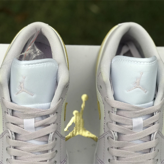 Air Jordan 1 Low Sneaker    DC0774-501  - 