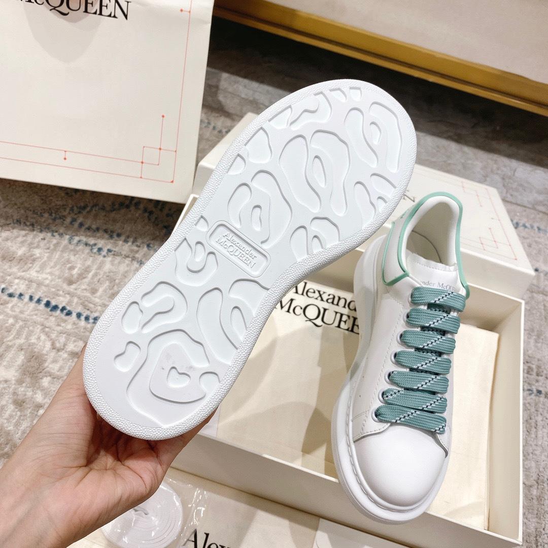 Alexander Mqueen Oversized Sneaker In White - DesignerGu
