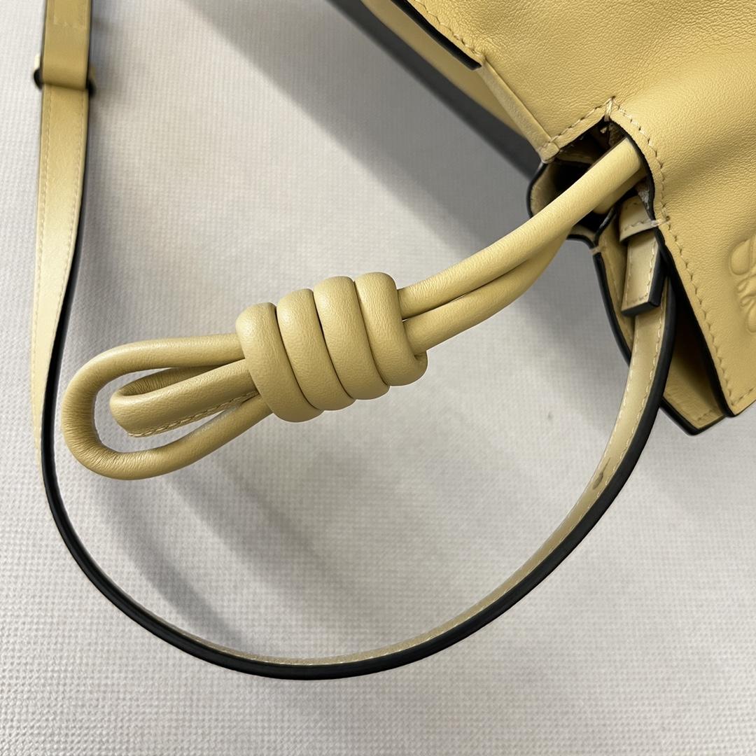 Loewe Flamenco Clutch In Nappa Calfskin - 