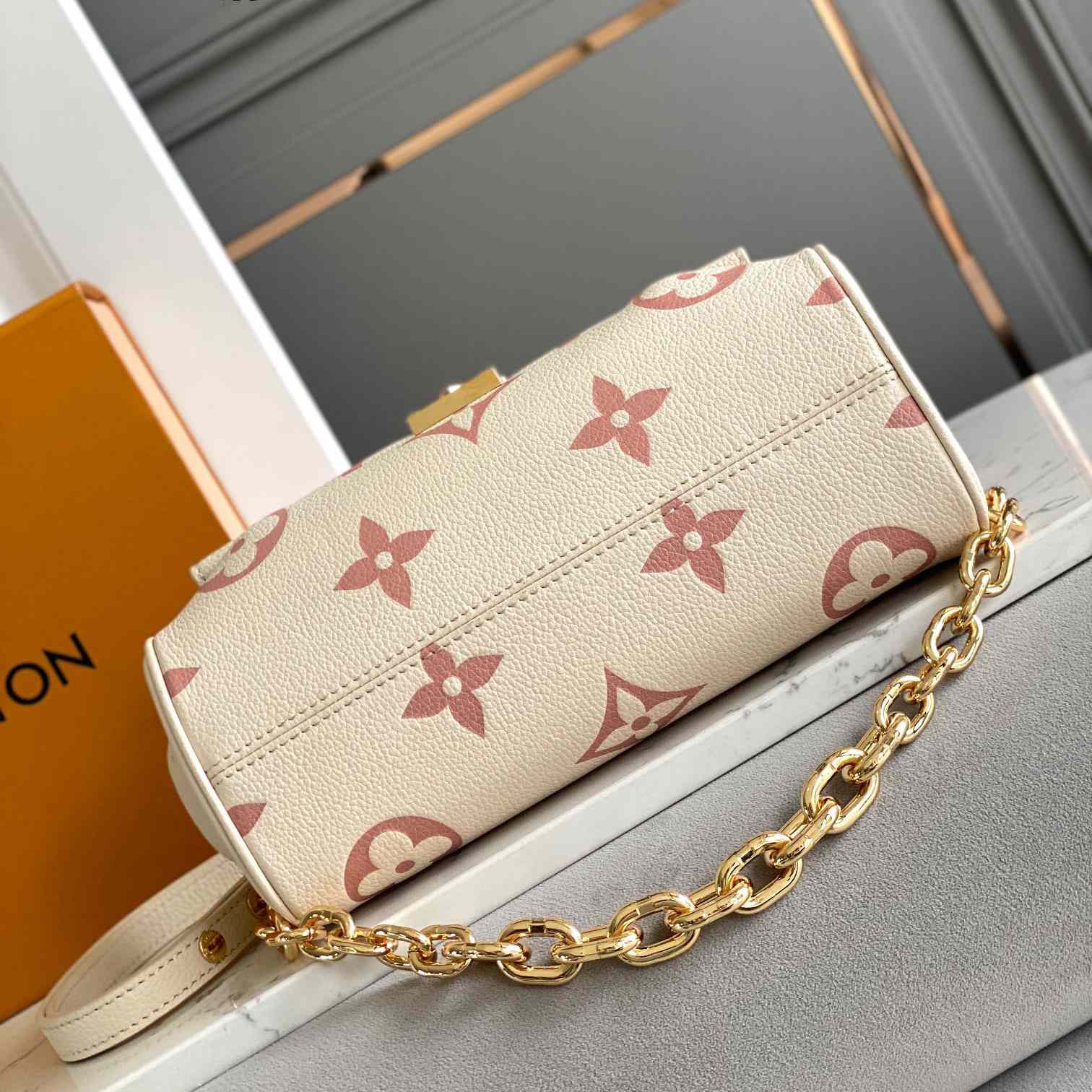 Louis Vuitton Favorite Handbag  (24x14x9CM)    M46393 - DesignerGu