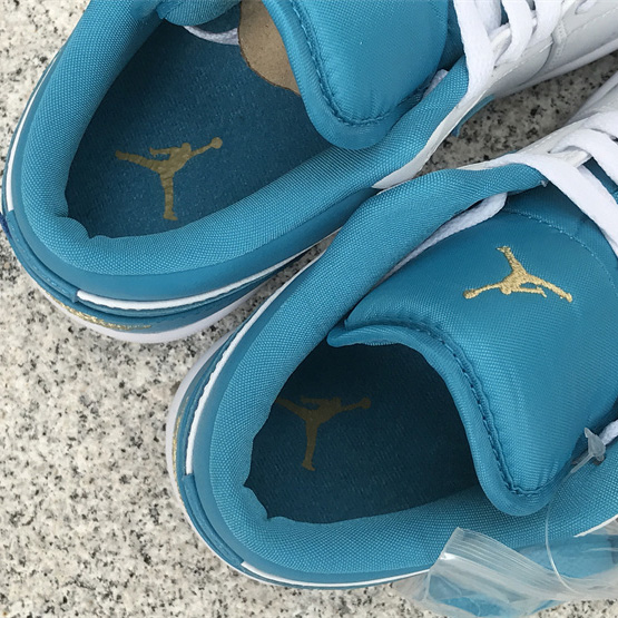 Air Jordan 1 Low Sneaker     553560-174 - DesignerGu